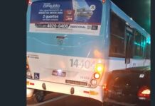 Colisão entre ônibus e carro deixa danos materiais no Bonsucesso, em Fortaleza