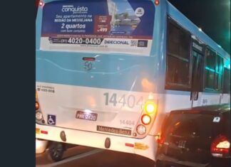Colisão entre ônibus e carro deixa danos materiais no Bonsucesso, em Fortaleza