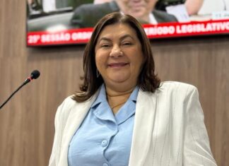 Vereadora chama imprensa de “jornalzinho” após críticas sobre obras paliativas no Genipabu e gera reação