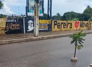 Cratera em avenida movimentada de Caucaia coloca motoristas em risco no Parque Albano