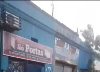 Marquise desaba no Centro de Fortaleza e Defesa Civil interdita 11 imóveis comerciais