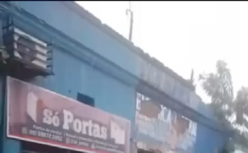 Marquise desaba no Centro de Fortaleza e Defesa Civil interdita 11 imóveis comerciais