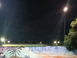 Sem manutenção, anfiteatro vira lagoa após chuvas e expõe descaso no Centro de Caucaia