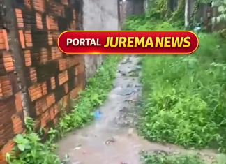 Moradores denunciam rua tomada por lama e correnteza no bairro Iparana, em Caucaia