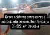 Grave acidente entre carro e motocicleta deixa mulher ferida na BR-222, em Caucaia