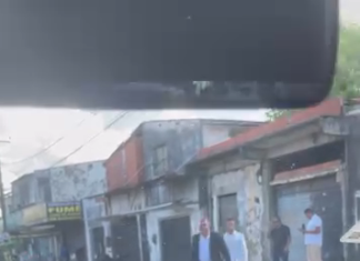 “Mesmo buraco que ele fechou com concreto, agora veio reclamar”, diz morador ao mostrar vereador Tancredo na Dom Almeida Lustosa