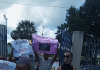 Moradores protestam em frente à Câmara de Maracanaú e cobram saneamento, pavimentação e fim dos alagamentos