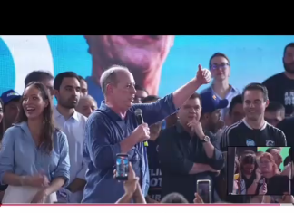Ciro Gomes se irrita durante evento após confundir gesto de apoiador com símbolo de facção
