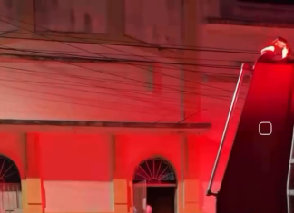 Incêndio destrói salão paroquial da Igreja Bom Jesus dos Aflitos, na Parangaba, em Fortaleza