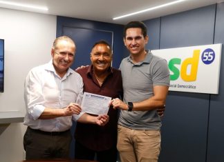 Tiririca anuncia pré-candidatura a deputado federal pelo Ceará: “De volta à minha terra”
