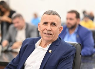Vereador Marquinho Tiradentes apresenta requerimentos cobrando limpeza urbana e melhorias para profissionais da educação em Caucaia
