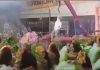 Rainha de quadrilha junina cai de grua durante apresentação em Recife e assusta público