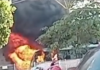 Micro-ônibus pega fogo na Avenida Bezerra de Menezes, em Fortaleza