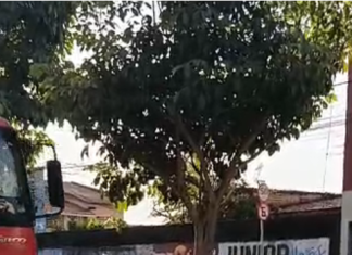 Motociclista fica ferido após colisão com carro no bairro Araturi, em Caucaia