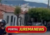 Caixão cai de carro funerário e chama a atenção de moradores em Quixeramobim