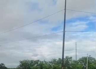 Acidente entre carro e motocicleta é registrado na CE-090, em Caucaia Acidente entre carro e motocicleta é registrado na CE-090, em Caucaia