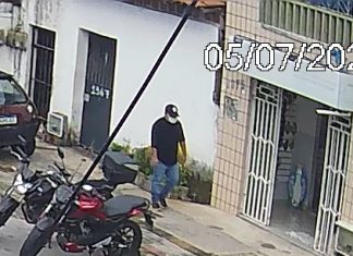 Imagens de câmeras registram furto de veículo no Parque Potira, em Caucaia Imagens de câmeras registram furto de veículo no Parque Potira, em Caucaia