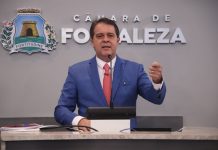 Terceirizados denunciam atraso de salários e benefícios e cobram solução da Prefeitura de Fortaleza Terceirizados denunciam atraso de salários e benefícios e cobram solução da Prefeitura de Fortaleza