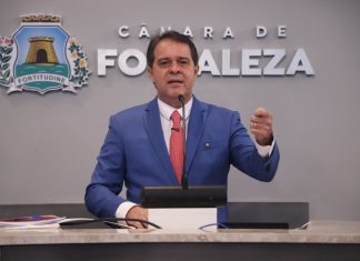 Terceirizados denunciam atraso de salários e benefícios e cobram solução da Prefeitura de Fortaleza Terceirizados denunciam atraso de salários e benefícios e cobram solução da Prefeitura de Fortaleza