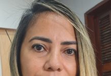ECA completa 36 anos e reforça um compromisso que é de todos Por Marise Pinto Conselheira Tutelar – Conselho Tutelar III Litoral de Caucaia Em 13 de julho de 2026, o Estatuto da Criança e do Adolescente (ECA) completa 36 anos. Instituído pela Lei nº 8.069/1990, o Estatuto representou uma mudança histórica na forma como o Brasil passou a enxergar crianças e adolescentes: não mais como objetos de tutela, mas como sujeitos de direitos, merecedores de proteção integral e prioridade absoluta. Ao longo dessas mais de três décadas, o ECA consolidou princípios fundamentais para a garantia dos direitos da infância. Fortaleceu políticas públicas, impulsionou a criação e consolidação dos Conselhos Tutelares, estimulou a atuação integrada entre saúde, educação, assistência social, segurança pública e sistema de justiça, além de estabelecer mecanismos para o enfrentamento da negligência, da violência, da exploração sexual, do trabalho infantil e de outras formas de violação de direitos. Os avanços são inegáveis. No entanto, a realidade ainda impõe desafios que não podem ser ignorados. Casos de violência extrema contra crianças e adolescentes continuam a mobilizar o país, provocando indignação e exigindo respostas das instituições públicas. É justamente nesses momentos que se torna necessário esclarecer o papel de cada órgão da Rede de Proteção. O Conselho Tutelar exerce uma função essencial na aplicação das medidas de proteção previstas no Estatuto, sempre que toma conhecimento de situações de ameaça ou violação de direitos. Já a investigação de crimes é competência das autoridades policiais, cabendo ao Ministério Público e ao Poder Judiciário a responsabilização dos autores, conforme suas atribuições legais. Nenhuma instituição, entretanto, consegue proteger uma criança sozinha. A proteção integral prevista no ECA depende da atuação articulada entre família, escola, serviços de saúde, assistência social, segurança pública, Ministério Público, Poder Judiciário e toda a sociedade. Essa integração é o que torna possível identificar riscos, interromper ciclos de violência e garantir atendimento adequado às vítimas. Infelizmente, ainda é comum que situações de violência permaneçam ocultas por medo, omissão ou pela falsa crença de que se trata de um problema exclusivamente familiar. Em muitos casos, vizinhos, parentes, profissionais da educação ou da saúde percebem sinais de maus-tratos, mas a comunicação aos órgãos competentes ocorre apenas quando a violência já atingiu consequências irreversíveis. A proteção da infância não pode começar após uma tragédia. A denúncia responsável e realizada em tempo oportuno permite que a Rede de Proteção atue preventivamente, reduzindo riscos e preservando vidas. Mais do que um ato de cidadania, denunciar é um compromisso com a garantia dos direitos de crianças e adolescentes. Celebrar os 36 anos do ECA é reconhecer os avanços conquistados, mas também compreender que a efetividade da lei depende do comprometimento permanente de toda a sociedade. Não basta possuir uma legislação moderna e reconhecida internacionalmente; é preciso transformá-la em ações concretas, políticas públicas eficientes e uma rede de proteção fortalecida. O Estatuto da Criança e do Adolescente continua sendo um dos maiores instrumentos de defesa da infância no Brasil. Seu verdadeiro significado, porém, se concretiza quando cada cidadão, cada profissional e cada instituição assumem sua parcela de responsabilidade na proteção daqueles que ainda estão em processo de desenvolvimento. Mais do que celebrar uma data, este é um convite à reflexão. Que os 36 anos do ECA renovem nosso compromisso coletivo com a proteção da infância e da adolescência, lembrando que garantir direitos não é apenas cumprir a lei: é preservar vidas, fortalecer famílias e construir uma sociedade mais justa, segura e humana para as futuras gerações. “Os 36 anos do ECA não representam apenas a história de uma lei. Representam o compromisso permanente de toda a sociedade com a proteção da infância. Quando cada instituição cumpre seu papel e cada cidadão denuncia uma violação de direitos, o Estatuto deixa de ser apenas um texto legal e se transforma em vidas protegidas.”