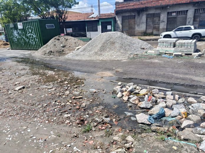 Obra da Avenida Contorno Leste volta a ser alvo de críticas após denúncia de paralisação em Caucaia