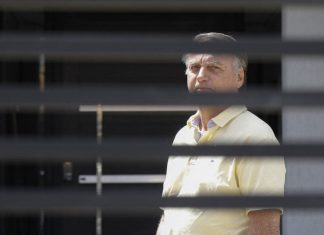 Alexandre de Moraes mantém Bolsonaro em prisão domiciliar e determina apreensão de armas Alexandre de Moraes mantém Bolsonaro em prisão domiciliar e determina apreensão de armas