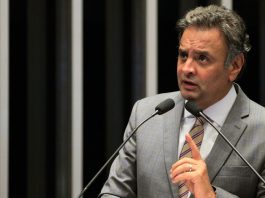 Aécio Neves desiste de disputar a Presidência e defende neutralidade do PSDB no primeiro turno Aécio Neves desiste de disputar a Presidência e defende neutralidade do PSDB no primeiro turno