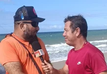 Domingou em plena terça-feira: embarcação encalhada vira atração no Icaraí, em Caucaia Domingou em plena terça-feira: embarcação encalhada vira atração no Icaraí, em Caucaia