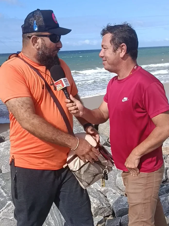 Domingou em plena terça-feira: embarcação encalhada vira atração no Icaraí, em Caucaia Domingou em plena terça-feira: embarcação encalhada vira atração no Icaraí, em Caucaia