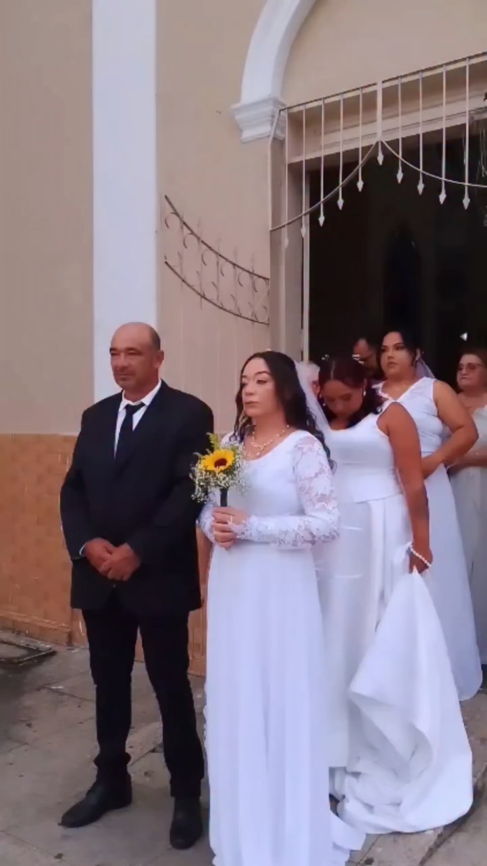 Igreja Matriz de Caucaia celebra casamento comunitário e concede o Sacramento do Matrimônio a 11 casais