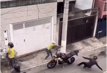 Mulher reage a tentativa de assalto e impede roubo de motocicleta em São Paulo Mulher reage a tentativa de assalto e impede roubo de motocicleta em São Paulo