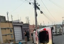 Carro capota após colisão em cruzamento no Parque Potira, em Caucaia Ver essa foto no Instagram Um post compartilhado por Jurema News (@portaljuremanews) Carro capota após colisão em cruzamento no Parque Potira, em Caucaia