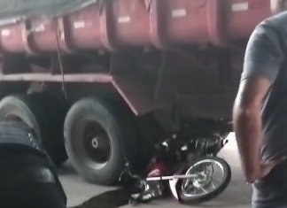 Motociclista fica ferido em colisão com caminhão no Tabapuazinho, em Caucaia Motociclista fica ferido em colisão com caminhão no Tabapuazinho, em Caucaia