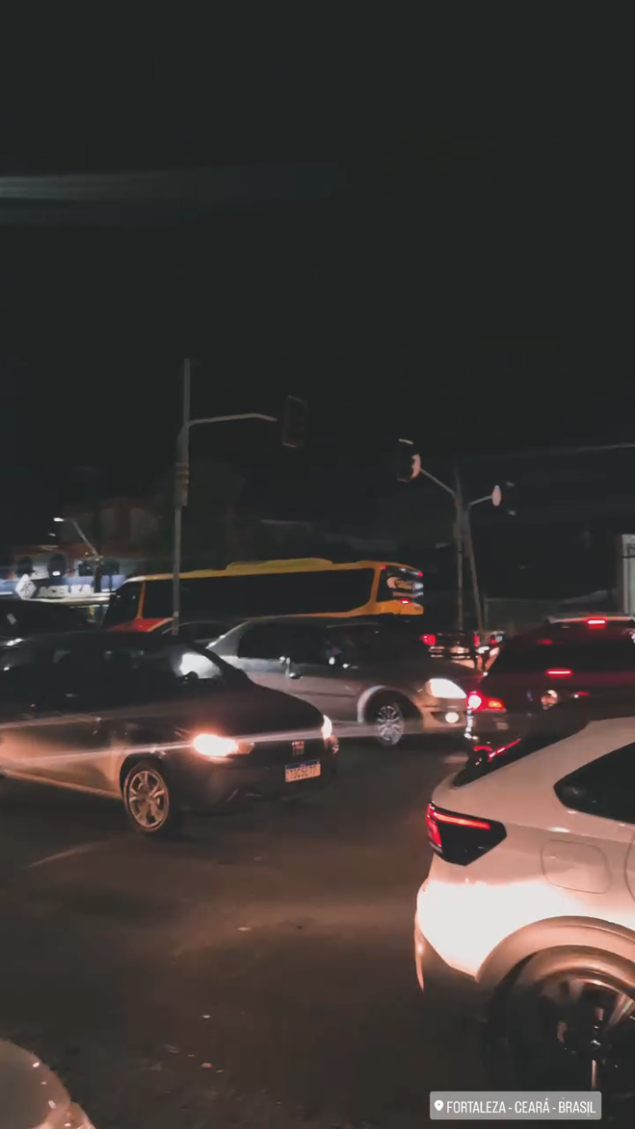 Apagão deixa semáforos apagados e provoca caos no trânsito entre Caucaia e Fortaleza Apagão deixa semáforos apagados e provoca caos no trânsito entre Caucaia e Fortaleza