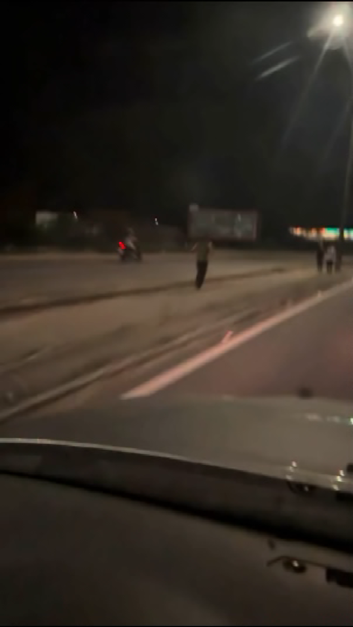 Motociclista é flagrada trafegando na contramão da CE-085, em Caucaia