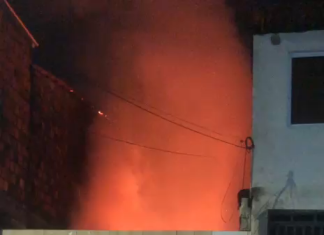 INCÊNDIO DESTRÓI CASA NO BAIRRO TABAPUAZINHO EM CAUCAIA INCÊNDIO DESTRÓI CASA NO BAIRRO TABAPUAZINHO EM CAUCAIA