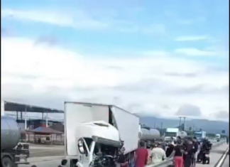 Motorista fica preso às ferragens após grave acidente com carreta na BR-222, em Caucaia Motorista fica preso às ferragens após grave acidente com carreta na BR-222, em Caucaia