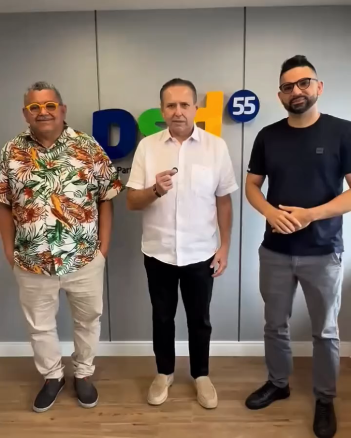 PSD aposta em nomes do humor para ampliar votação, mas contraste com política cultural em Caucaia chama atenção