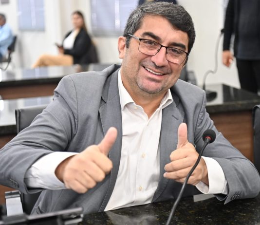 Silvio Nascimento apresenta requerimentos por melhorias em estradas e escolas de Caucaia Silvio Nascimento apresenta requerimentos por melhorias em estradas e escolas de Caucaia
