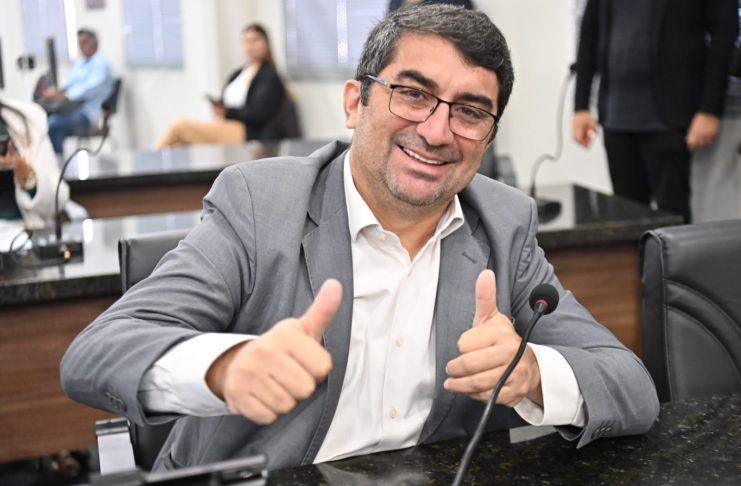 Silvio Nascimento apresenta requerimentos por melhorias em estradas e escolas de Caucaia Silvio Nascimento apresenta requerimentos por melhorias em estradas e escolas de Caucaia